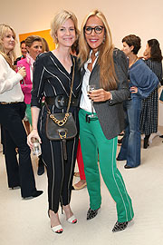 Minzi Prinzessin zu Hohenlohe-Jagstberg (in Talbot Runhof)  und Daniela Brunner (©Photo Gisela Schober/Getty Images)